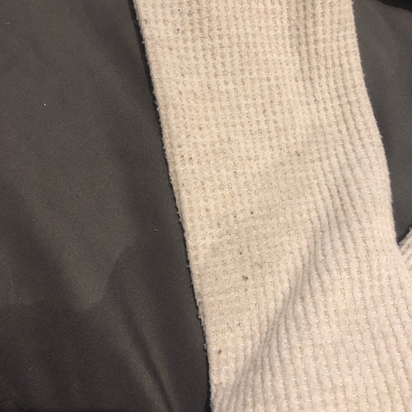 Aerie grey/Cream Long Sleeve Wrap Top xs hood used condition - Picture 2 of 3